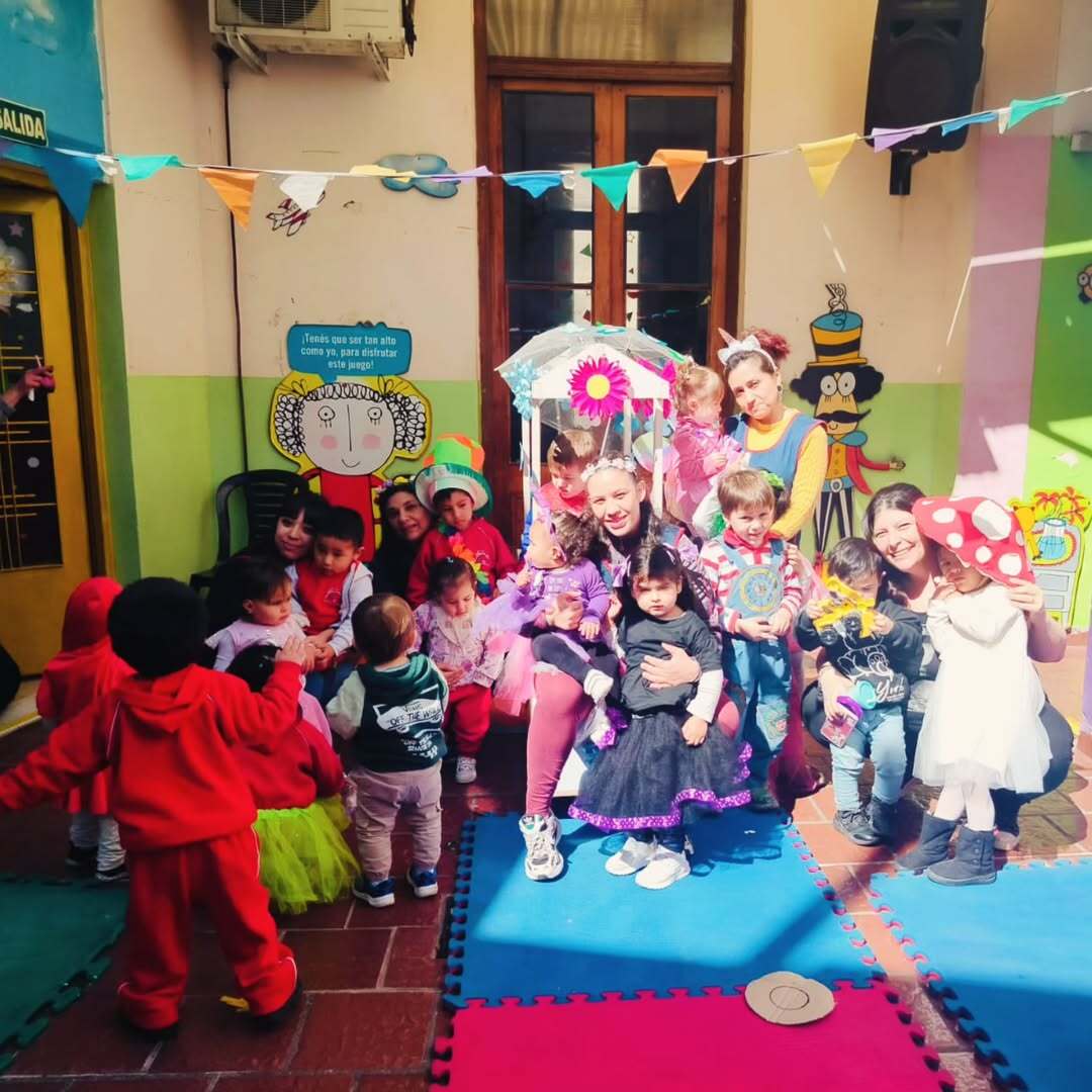 Pasillos Coloridos - Espacios en Jardín Osito Mimoso